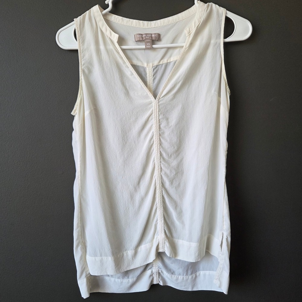 Banana Republic Silk Sleeveless V-Neck Blouse Ivory Petite XS Ruched Front Top